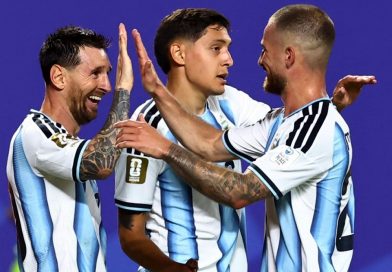 Messi abrió el camino y Argentina arrancó el Mundial con una goleada ante Argelia